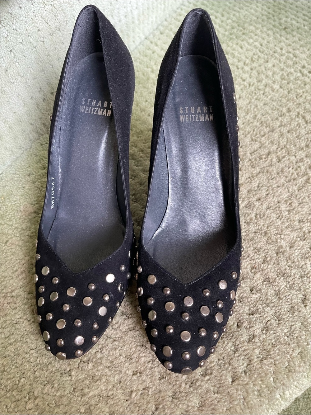 Stuart Weitzman Black Suede Studded Pumps Sz 5 1/2 M heel 3.5” EUC edgy chic!!